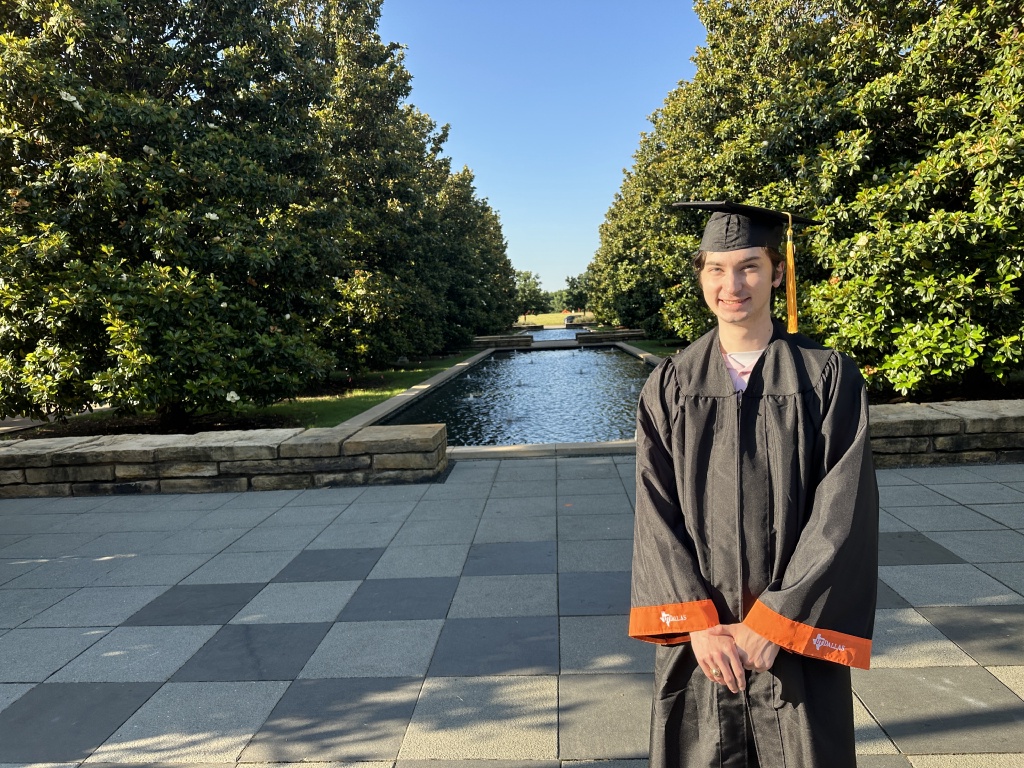2023/05(May)/Dax-College-Graduation/1024x768_2023-05-17-Dax-UTD-College-Graduation-47.JPG
