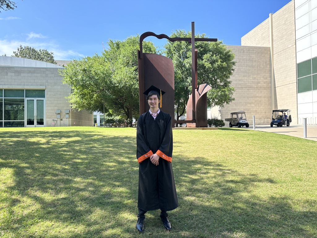 2023/05(May)/Dax-College-Graduation/1024x768_2023-05-17-Dax-UTD-College-Graduation-68.JPG