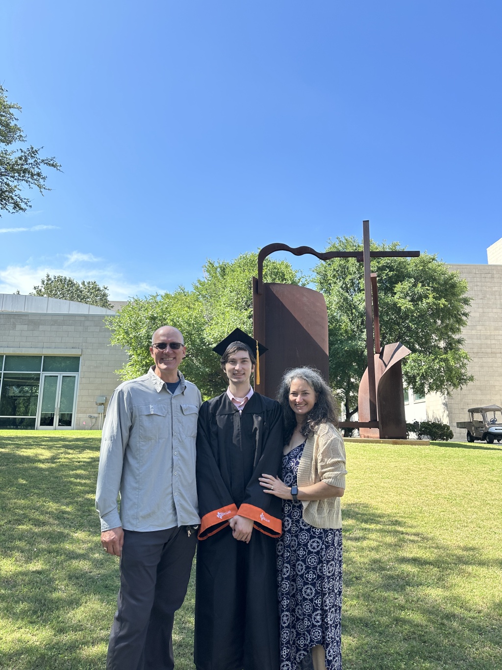 2023/05(May)/Dax-College-Graduation/1024x768_2023-05-17-Dax-UTD-College-Graduation-71-Travis-Suzi.JPG