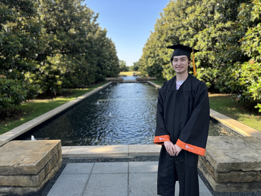 2023/05(May)/Dax-College-Graduation/1024x768_2023-05-17-Dax-UTD-College-Graduation-90.JPG