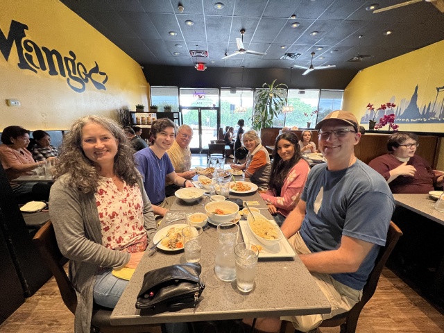 2023/05(May)/Dax-College-Graduation/640x480_2023-05-16-Dax-UTD-College-Graduation-03-Suzi-Jim-Janeen-Aditi-Travis.JPG