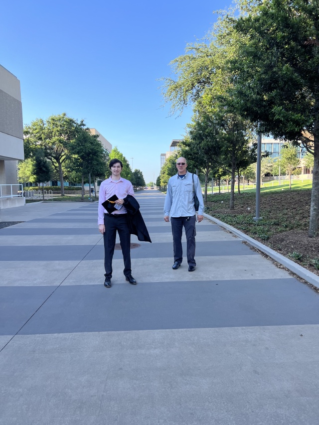 2023/05(May)/Dax-College-Graduation/640x480_2023-05-17-Dax-UTD-College-Graduation-07-Travis.JPG