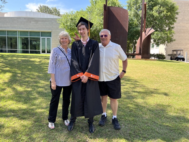 2023/05(May)/Dax-College-Graduation/640x480_2023-05-17-Dax-UTD-College-Graduation-33-Janeen-Jim.JPG