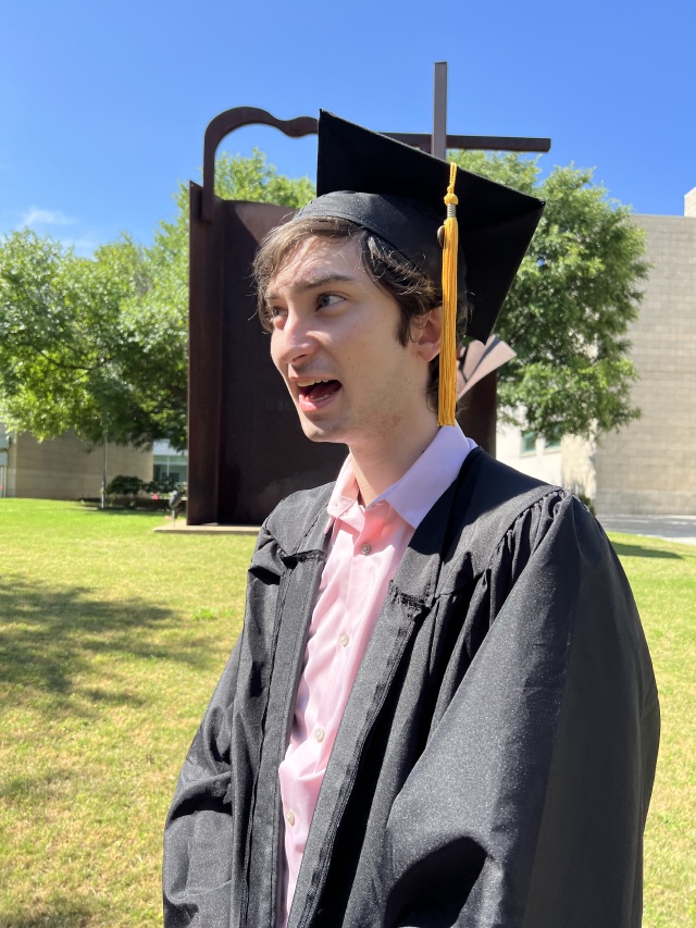 2023/05(May)/Dax-College-Graduation/640x480_2023-05-17-Dax-UTD-College-Graduation-37.JPG