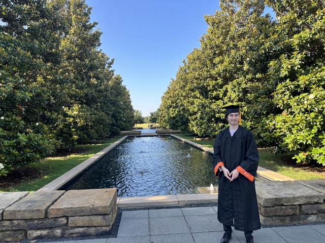 2023/05(May)/Dax-College-Graduation/640x480_2023-05-17-Dax-UTD-College-Graduation-43.JPG