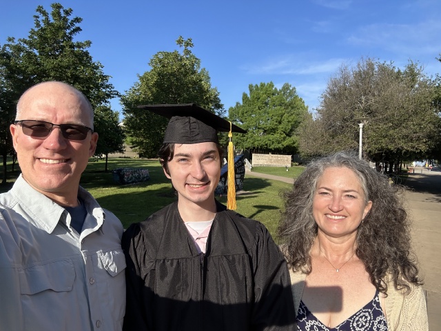 2023/05(May)/Dax-College-Graduation/640x480_2023-05-17-Dax-UTD-College-Graduation-51-Travis-Suzi-GOOD.JPG