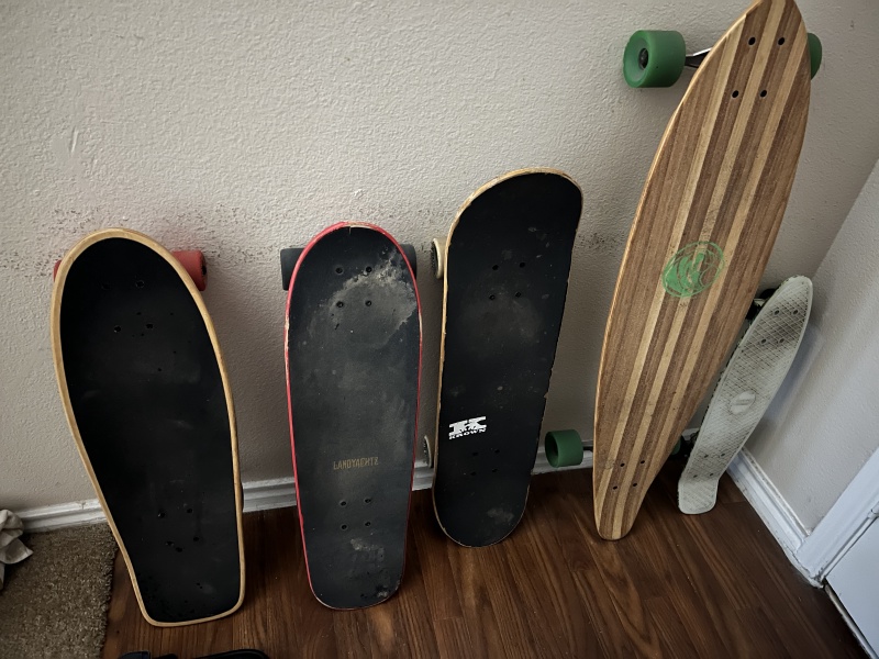 2023/05(May)/Dax-College-Graduation/800x600_2023-05-17-Dax-UTD-College-Graduation-05-skateboards.JPG