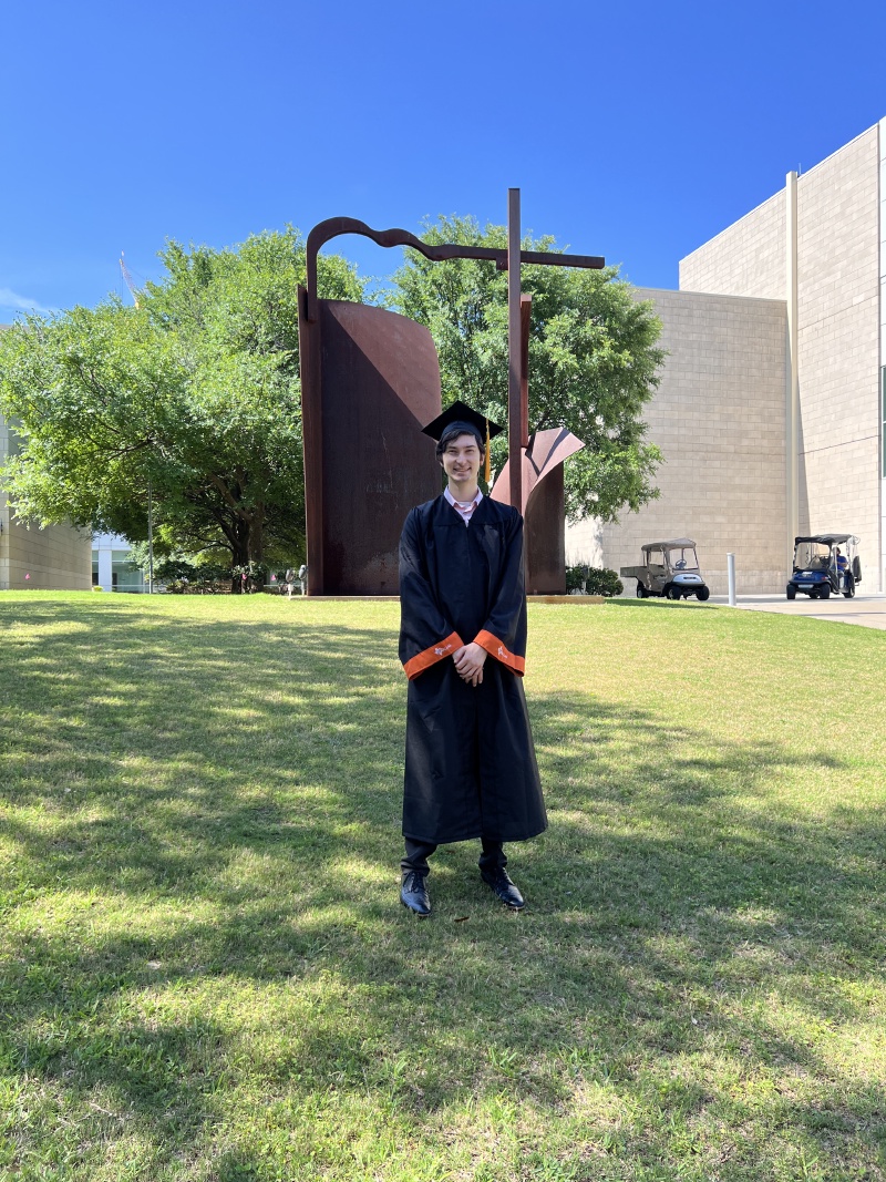 2023/05(May)/Dax-College-Graduation/800x600_2023-05-17-Dax-UTD-College-Graduation-29.JPG