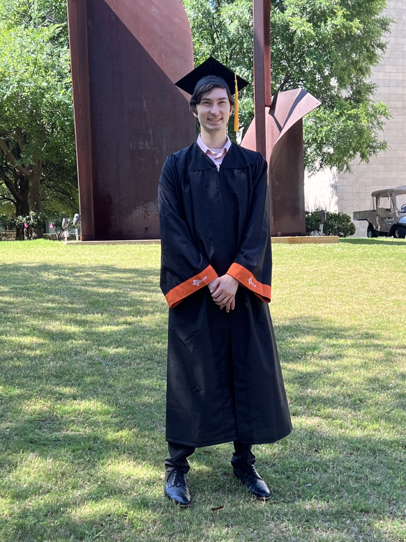 2023/05(May)/Dax-College-Graduation/800x600_2023-05-17-Dax-UTD-College-Graduation-30.JPG