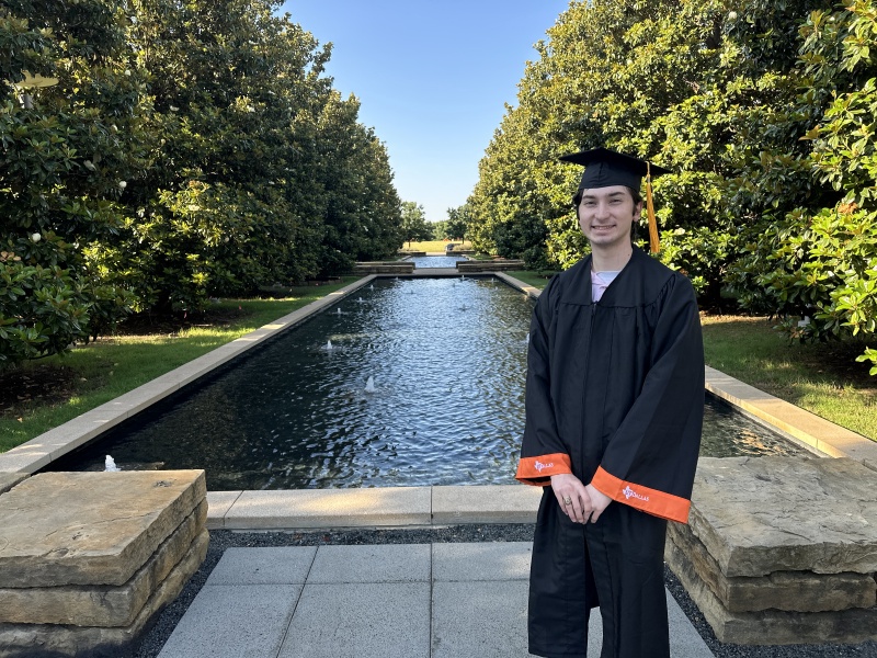 2023/05(May)/Dax-College-Graduation/800x600_2023-05-17-Dax-UTD-College-Graduation-44.JPG