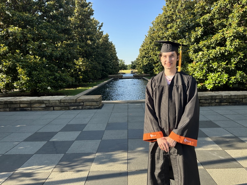 2023/05(May)/Dax-College-Graduation/800x600_2023-05-17-Dax-UTD-College-Graduation-48.JPG