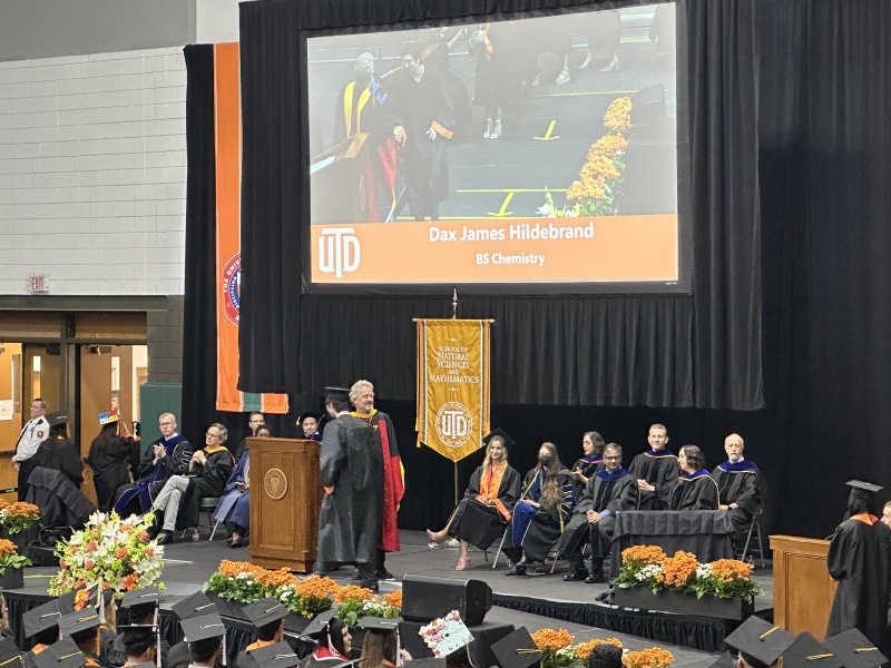 2023/05(May)/Dax-College-Graduation/800x600_2023-05-17-Dax-UTD-College-Graduation-60.JPG