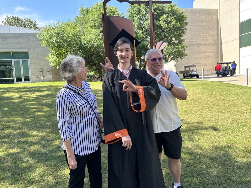2023/05(May)/Dax-College-Graduation/800x600_2023-05-17-Dax-UTD-College-Graduation-87-Janeen-Jim.JPG