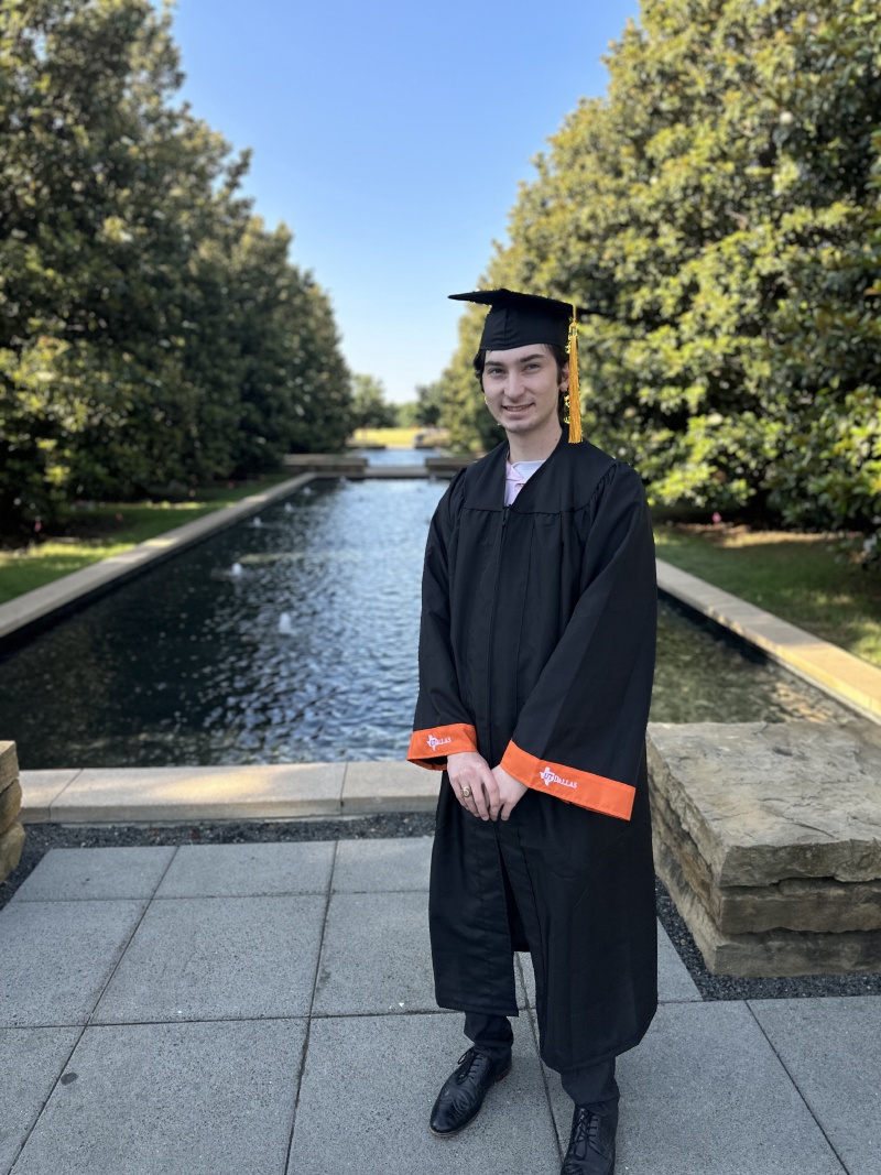 2023/05(May)/Dax-College-Graduation/800x600_2023-05-17-Dax-UTD-College-Graduation-92.JPG