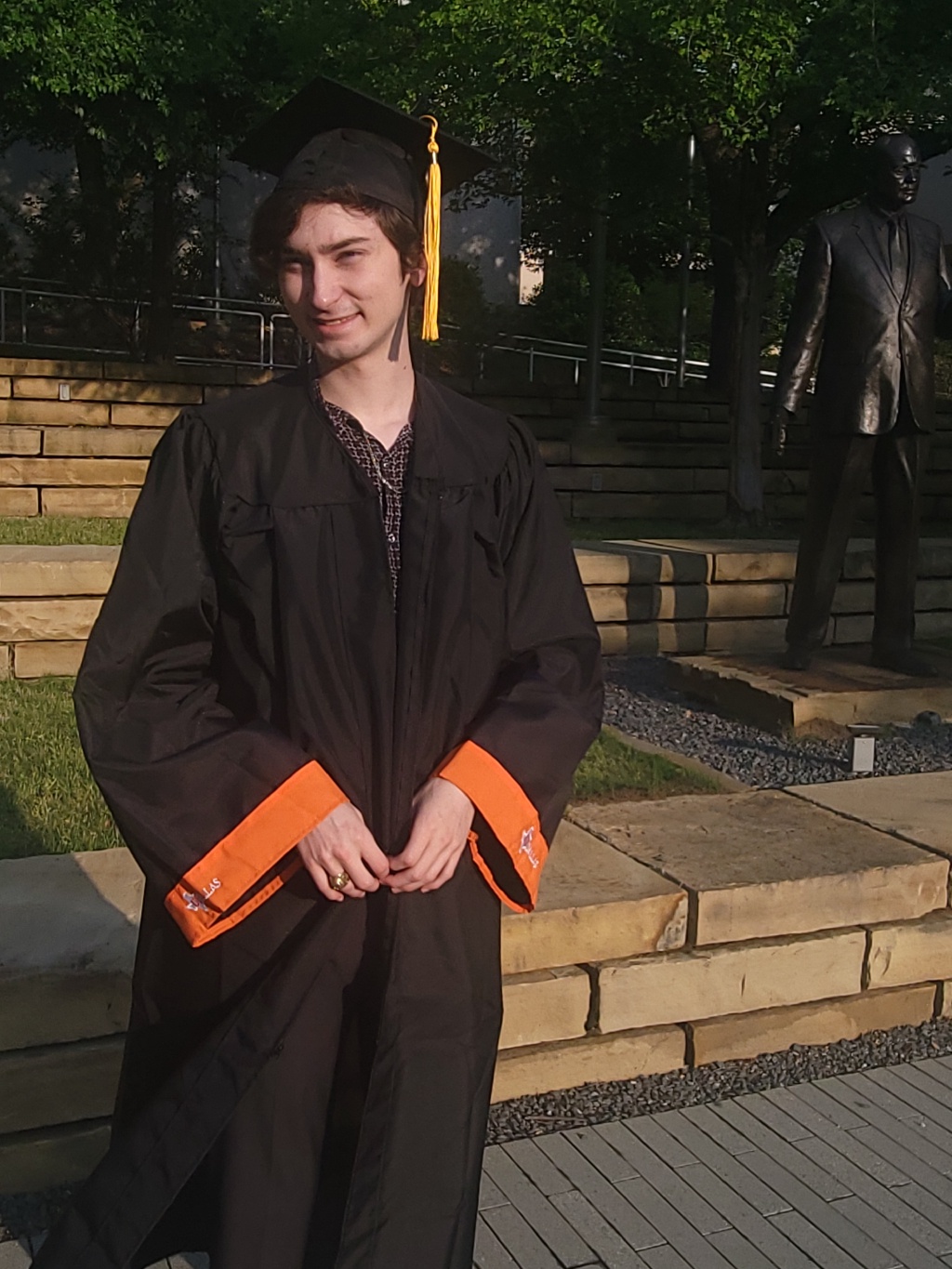 2023-05-07-Dax-Graduation-Photoshoot-38.jpg