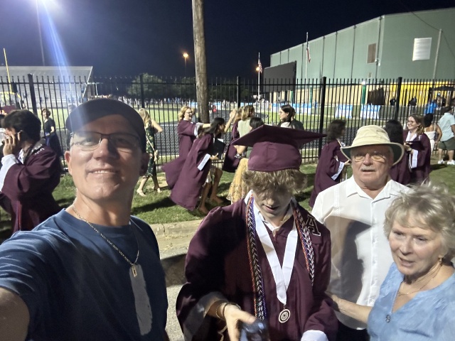 2023/05(May)/Ian-Graduation/640x480_2023-05-30-Ian-Highschool-Graduation-11-Travis-Jim-Janeen.JPG