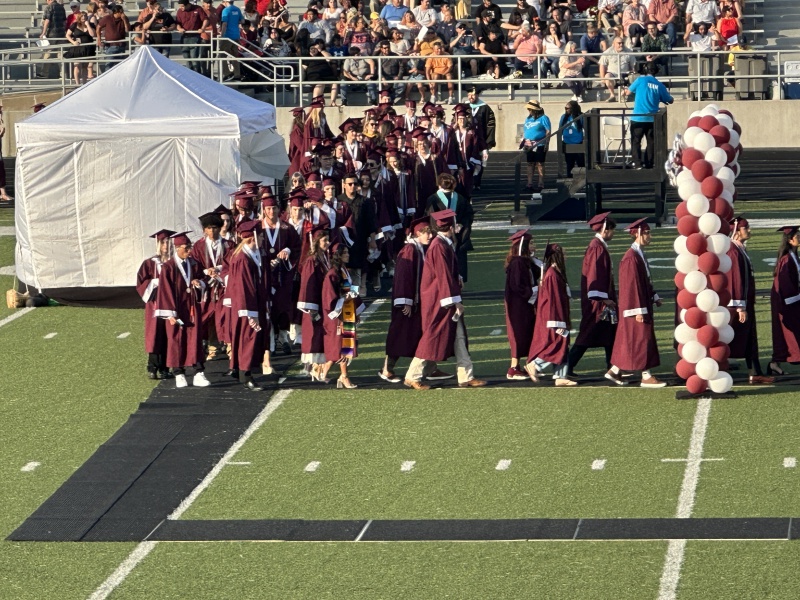 2023/05(May)/Ian-Graduation/800x600_2023-05-30-Ian-Highschool-Graduation-02.JPG
