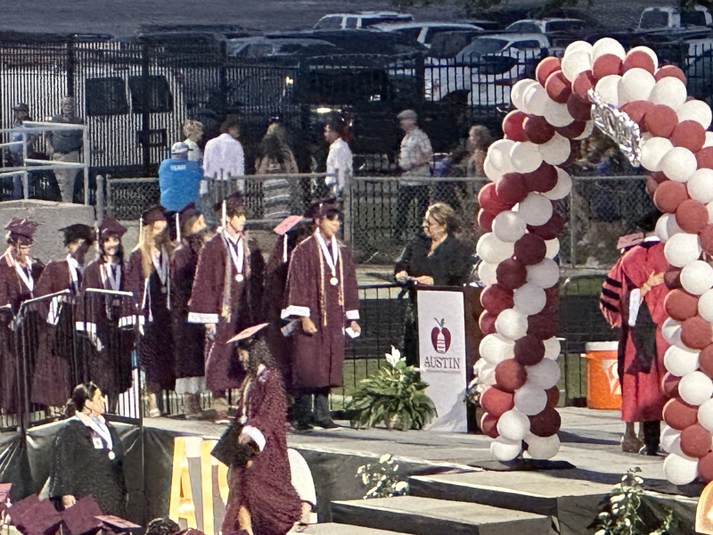 2023/05(May)/Ian-Graduation/800x600_2023-05-30-Ian-Highschool-Graduation-05.JPG