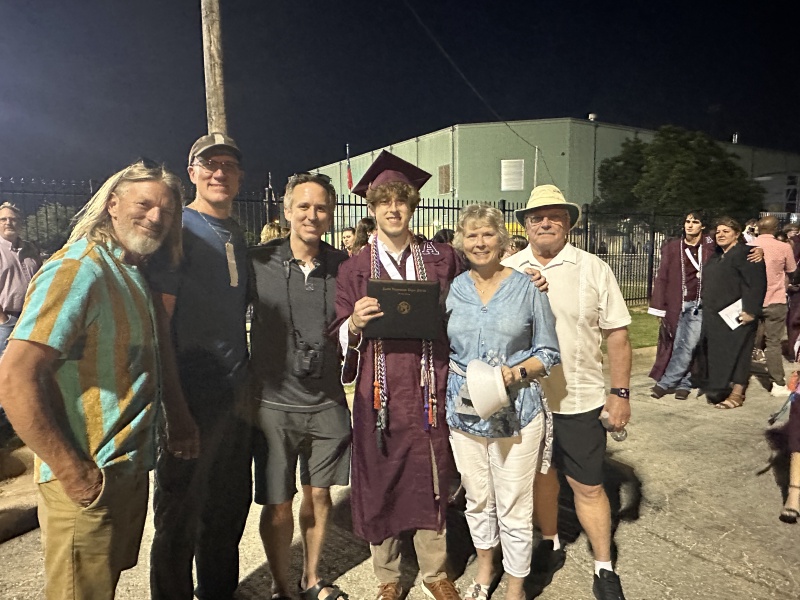 2023/05(May)/Ian-Graduation/800x600_2023-05-30-Ian-Highschool-Graduation-14-Justin-Travis-Josh-Janeen-Jim.JPG