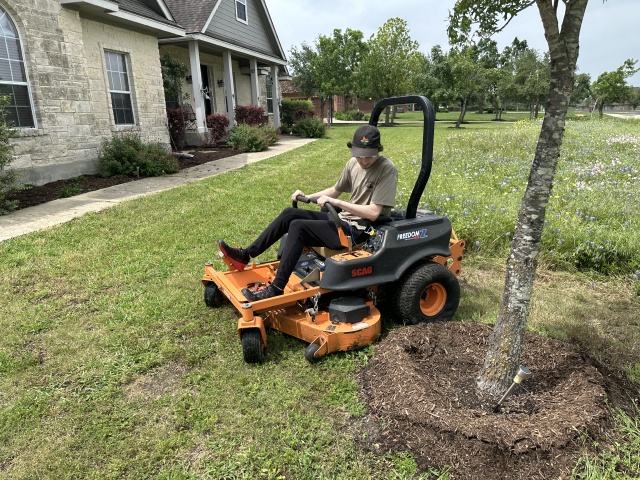 2023/05(May)/Misc/640x480_2023-05-06-03-Dax-mowing.JPG