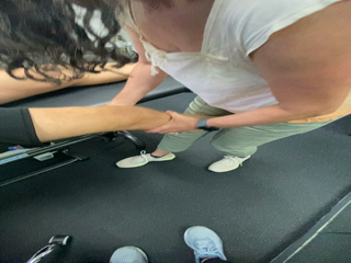 2023-05-13-Travis-PT-Suzi-moves-knee-Dr-Morgan-instructions.png