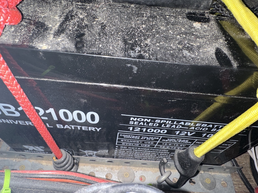 2023/05(May)/Sprinter-House-Batteries-Replaced/1024x768_2023-03-23-Sprinter-04-Old-Batteries.JPG