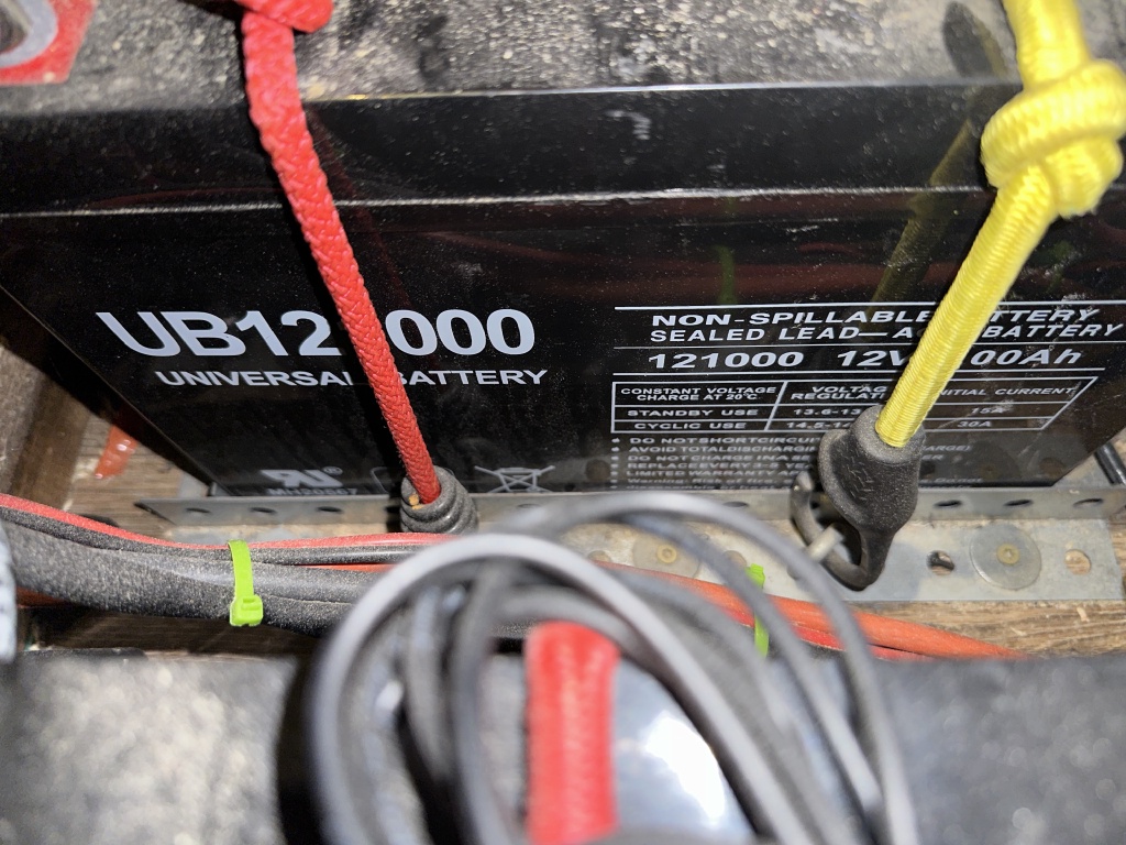 2023/05(May)/Sprinter-House-Batteries-Replaced/1024x768_2023-03-23-Sprinter-05-Old-Batteries.JPG