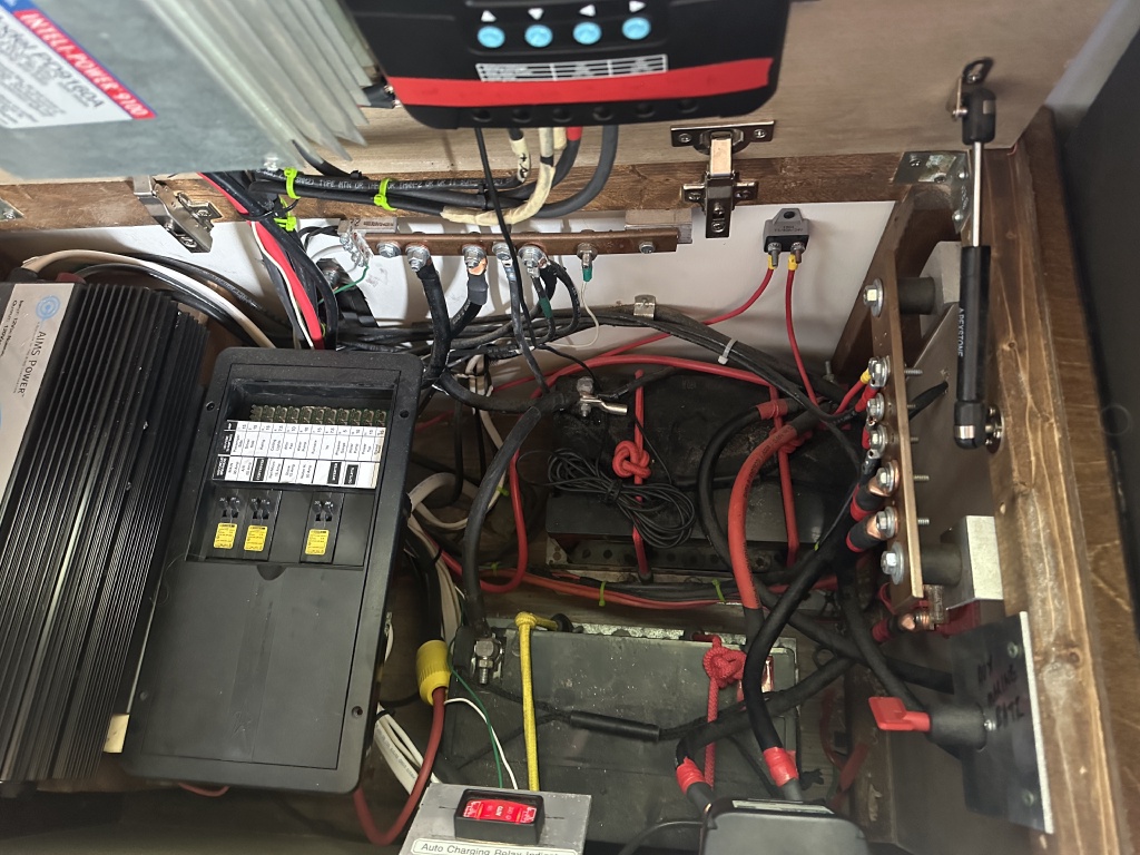 2023/05(May)/Sprinter-House-Batteries-Replaced/1024x768_2023-05-06-Sprinter-01-House-Battery-Replacement.JPG