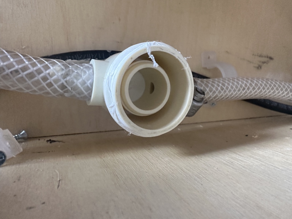 2023/05(May)/Sprinter-House-Batteries-Replaced/1024x768_2023-05-29-Sprinter-07-Water-Filter-Cracked.JPG