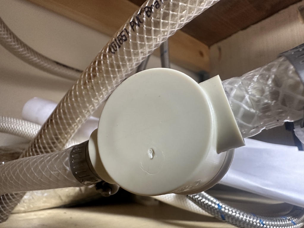 2023/05(May)/Sprinter-House-Batteries-Replaced/1024x768_2023-05-29-Sprinter-08-Water-Filter-Cracked.JPG