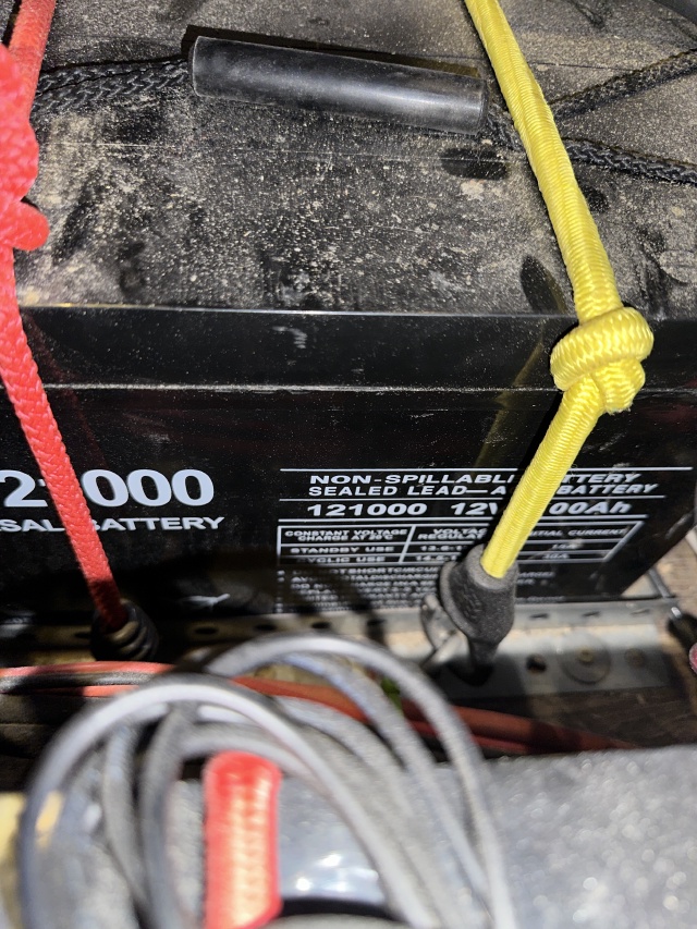 2023/05(May)/Sprinter-House-Batteries-Replaced/640x480_2023-03-23-Sprinter-02-Old-Batteries.JPG