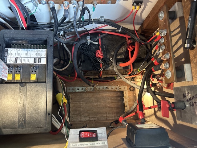 2023/05(May)/Sprinter-House-Batteries-Replaced/640x480_2023-05-06-Sprinter-06-House-Battery-Replacement.JPG