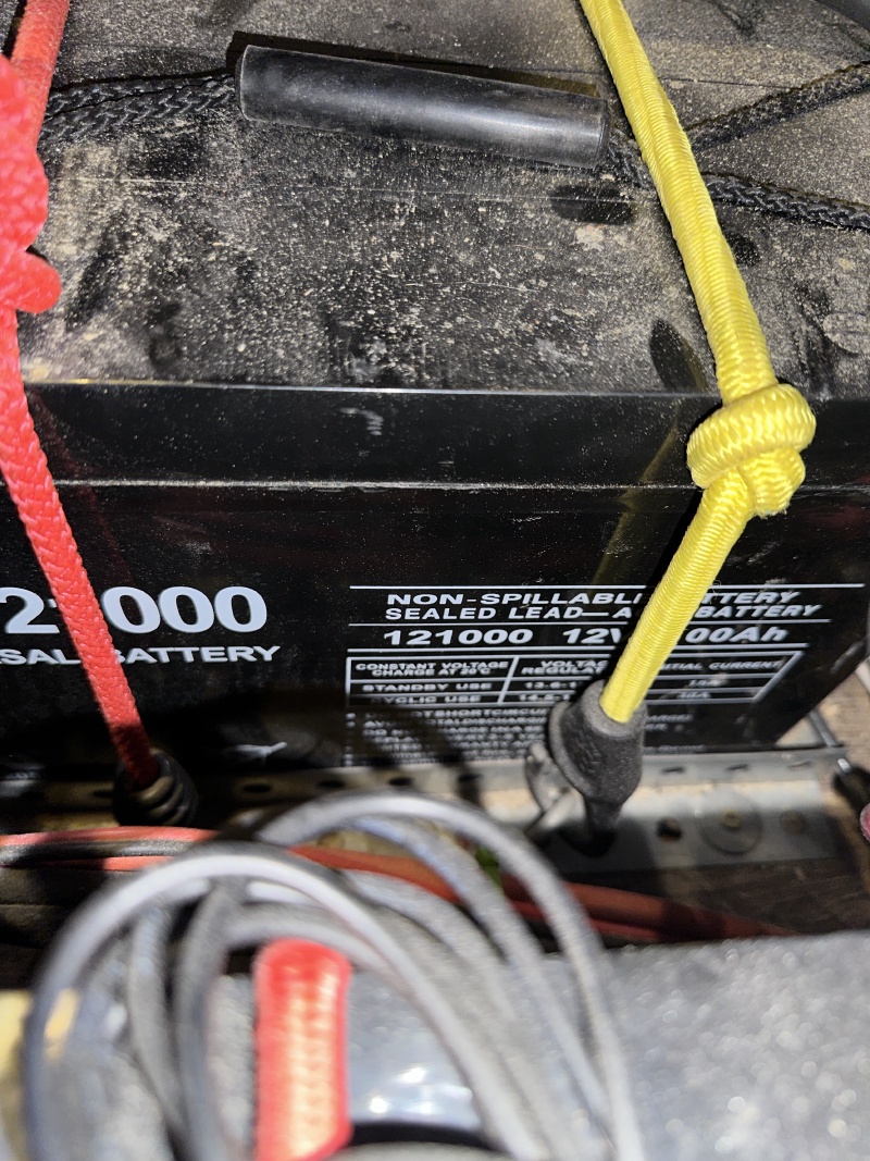 2023/05(May)/Sprinter-House-Batteries-Replaced/800x600_2023-03-23-Sprinter-02-Old-Batteries.JPG