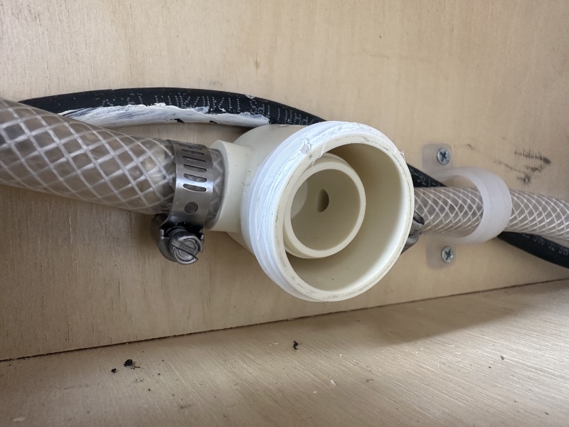 2023/05(May)/Sprinter-House-Batteries-Replaced/800x600_2023-05-29-Sprinter-02-Water-Filter-Cracked.JPG