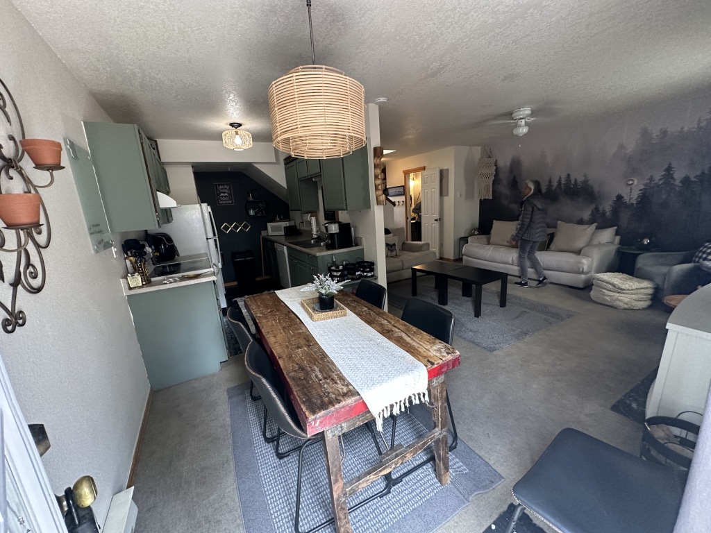 2023/06(June)/Ben-Kavita-House-Hunting/1024x768_2023-06-30-Ben-Kavita-Colorado-House-Hunting-17.JPG
