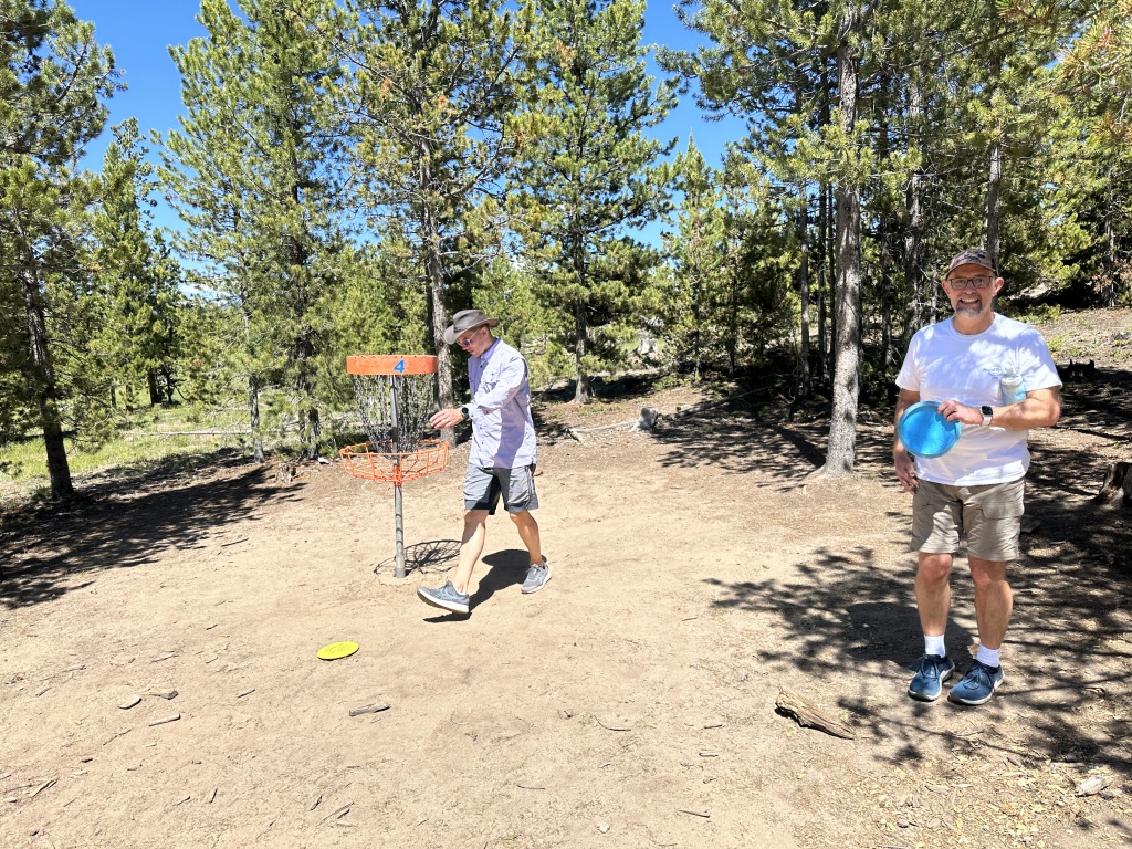 2023/06(June)/Colorado-Ben-Kavita-Stan-Steve-visit/1024x768_2023-06-25-Colorado-032-Disc-Golf-Ben-Ren-Travis.JPG