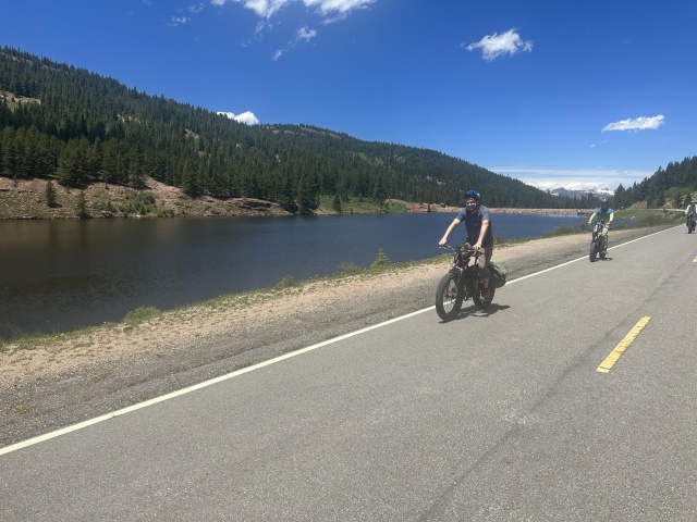2023/06(June)/Colorado-Ben-Kavita-Stan-Steve-visit/640x480_2023-06-29-Colorado-011-biking-Steve-Ben.JPG