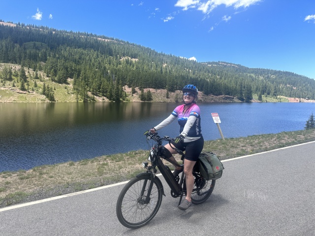 2023/06(June)/Colorado-Ben-Kavita-Stan-Steve-visit/640x480_2023-06-29-Colorado-014-biking-Suzi.JPG