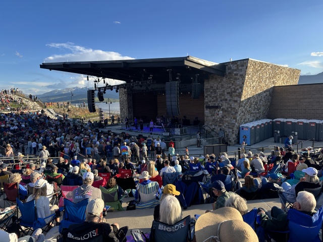 2023/06(June)/Colorado-Ben-Kavita-Stan-Steve-visit/640x480_2023-07-02-Colorado-001-Dillon-Amphitheater.JPG