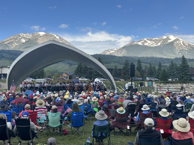 2023/06(June)/Colorado-Ben-Kavita-Stan-Steve-visit/640x480_2023-07-04-Colorado-002-4th-July-Rainbow-Park.JPG