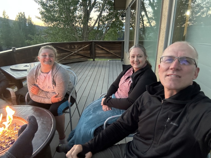 2023/06(June)/Colorado-Ben-Kavita-Stan-Steve-visit/800x600_2023-06-24-Colorado-015-Mckenzie-Marci-Travis.JPG