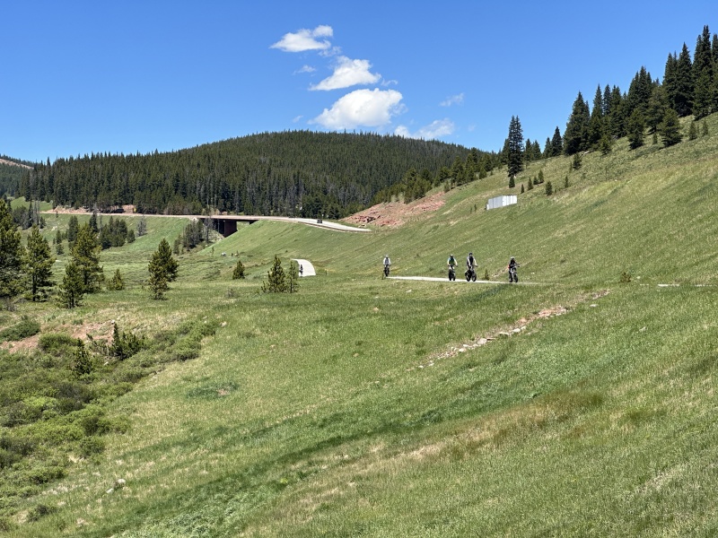 2023/06(June)/Colorado-Ben-Kavita-Stan-Steve-visit/800x600_2023-06-29-Colorado-015-biking-Kavita-Steve-Ben-Stan.JPG