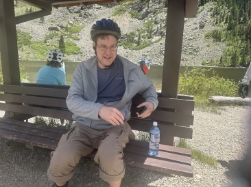 2023-06-29-Colorado-019-biking-Steve-with-busted-ribs.JPG