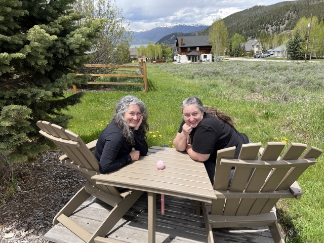 2023/06(June)/Colorado/640x480_2023-06-11-Colorado-19-Suzi-Marci.JPG