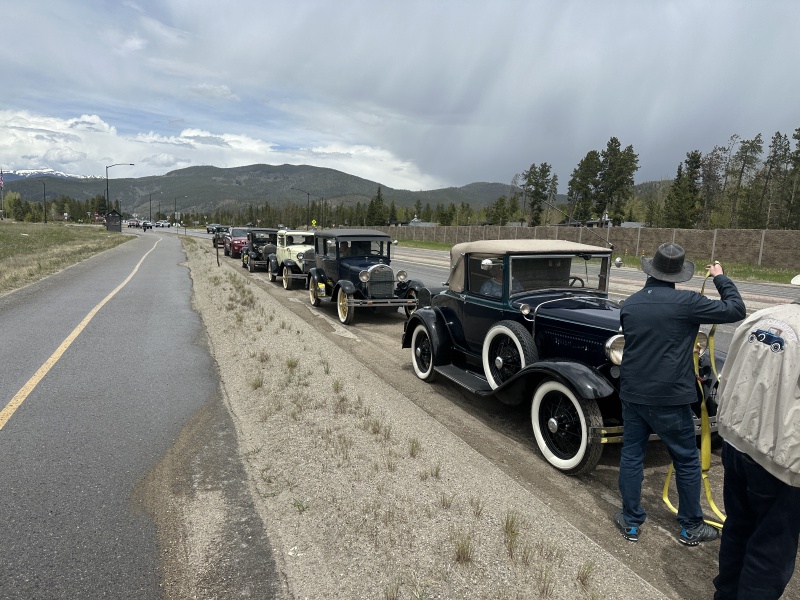 2023/06(June)/Colorado/800x600_2023-06-11-Colorado-21-Old-Cars-near-Bike-Path.JPG