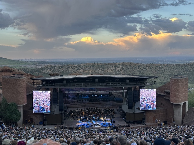 2023/06(June)/Red-Rocks-Lyle-Lovett/640x480_2023-06-28-Lyle-Lovett-Red-Rocks-09.JPG