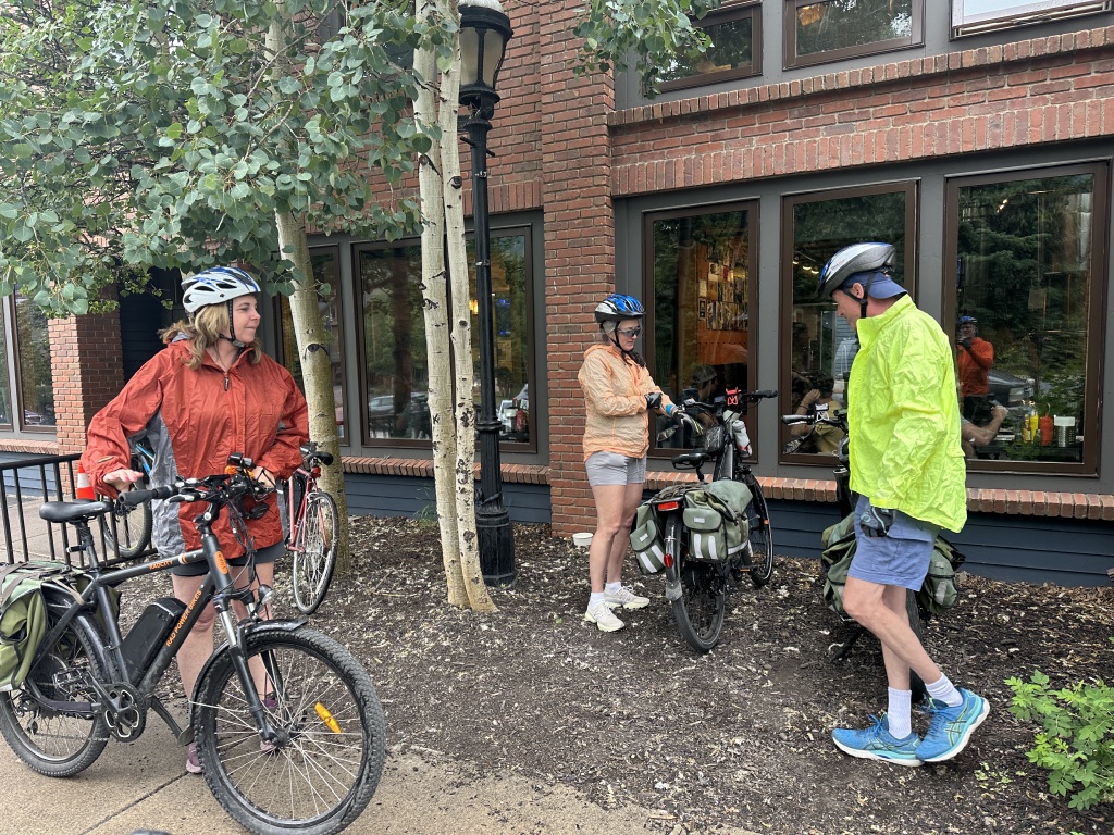 2023/07(July)/Colorado-Bill-Vava-Terhune/1024x768_2023-07-30-Colorado-73-Vava-Suzi-Bill-biking-rain.JPG