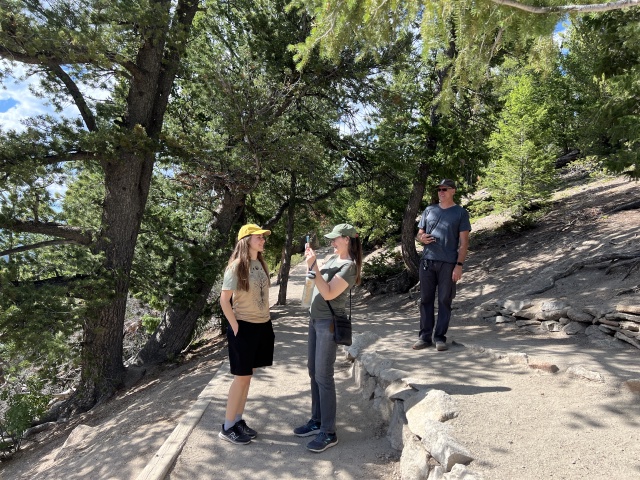 2023/07(July)/Colorado-Karen-Megan-visit/640x480_2023-07-09-Colorado-17-Meghan-Suzi-Travis.JPG