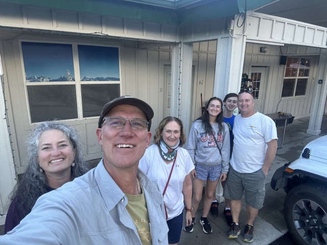 2023/07(July)/Colorado-Michelle-Knoll-visit/2023-07-20-Colorado-01-Suzi-Travis-MichelleKnoll-Family.JPG