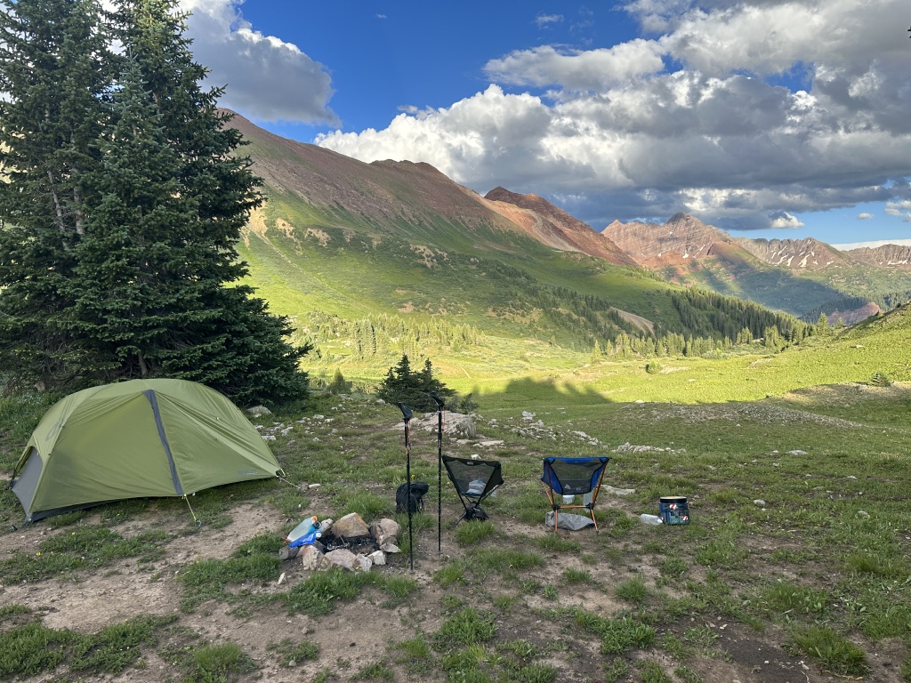 2023/08(August)/Maroon-Bells-4-Pass-Loop/1024x768_2023-08-04-Maroon-Bells-Four-Pass-Loop-104-campsite.JPG